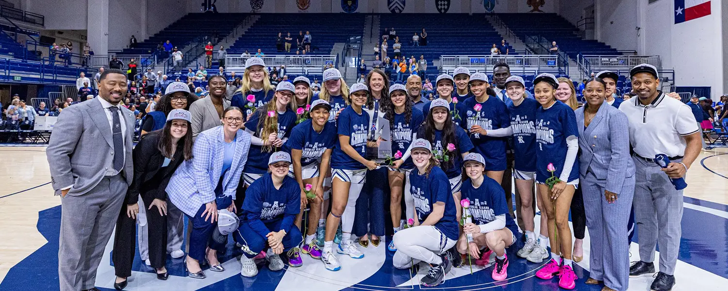 Dominique Ennis shooting basketball
